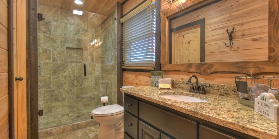 Blue Ridge Cabin - Skyfall - Bathroom