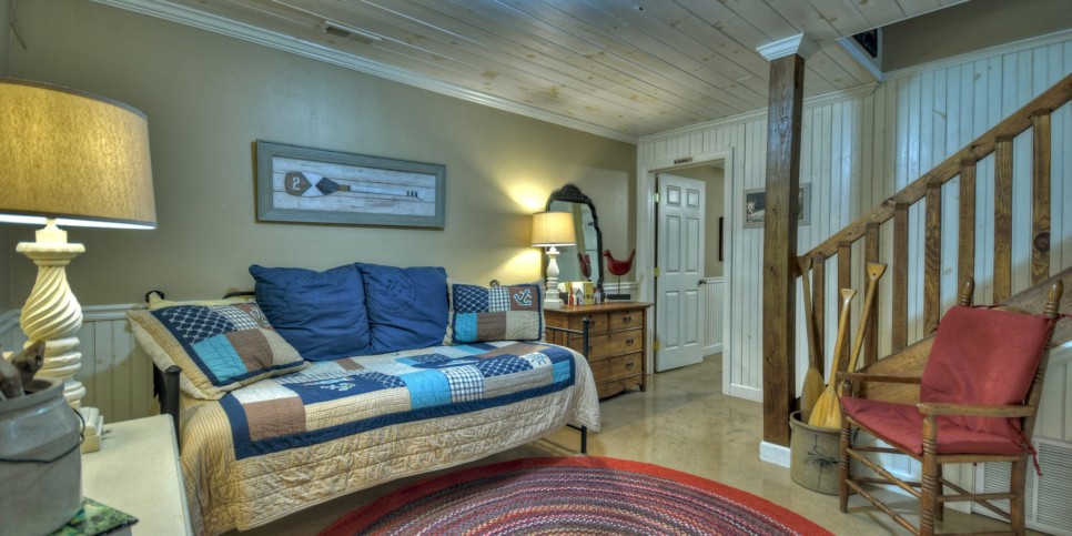 Blue Ridge Cabin - Southern Living Cottage - Bedroom