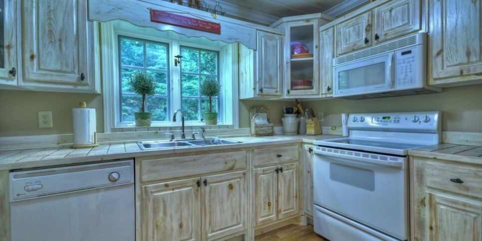Blue Ridge Cabin - Southern Living Cottage - Kitchen