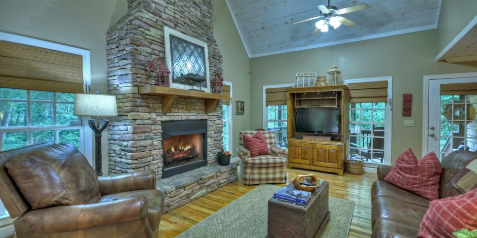 Blue Ridge Cabin - Southern Living Cottage - Living Room