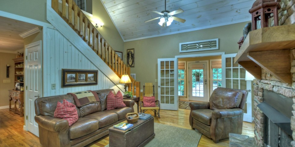 Blue Ridge Cabin - Southern Living Cottage - Living Room
