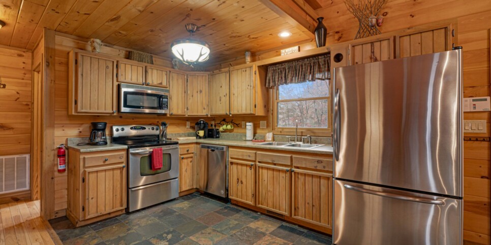 Blue Ridge - Mountain Therapy - Kitchen