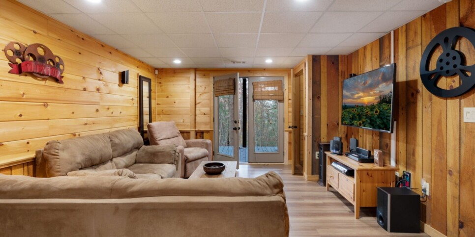 Blue Ridge - Mountain Therapy - Living Room