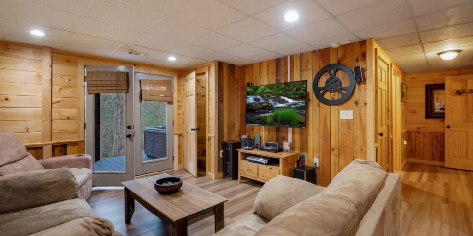 Blue Ridge - Mountain Therapy - Living Room