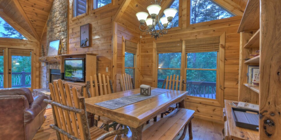 Blue Ridge Cabin - Eagles Landing - Living Room