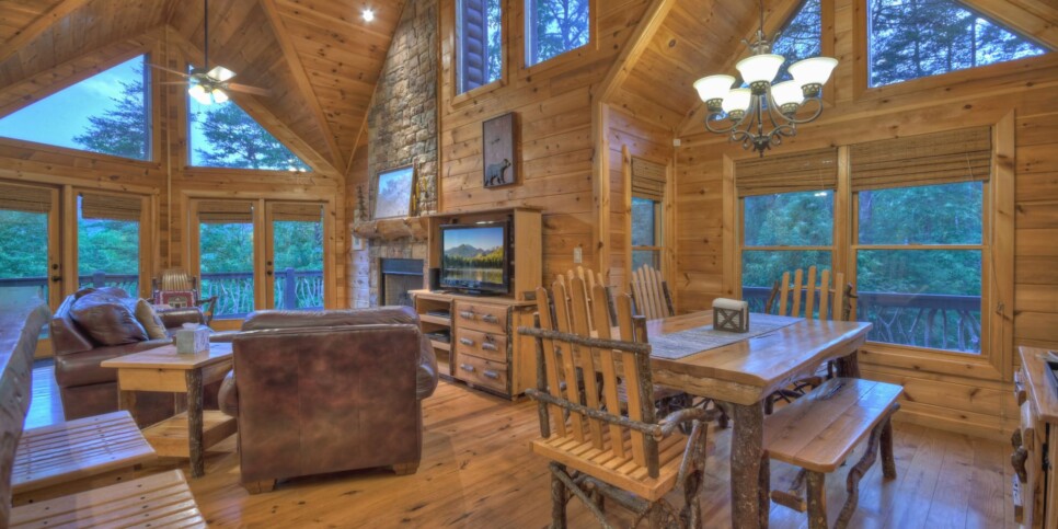 Blue Ridge Cabin - Eagles Landing - Living Room