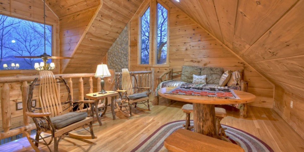 Mineral Bluff Cabin - Almost Heaven - Living Room