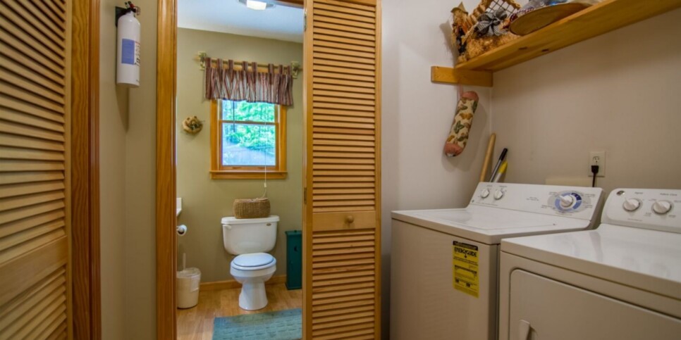 Mineral Bluff - Annie's Mountain Mist - Bathroom