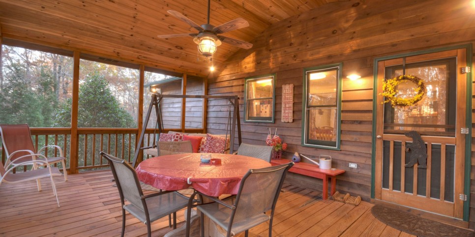 Mineral Bluff - Annie's Mountain Mist - Exterior