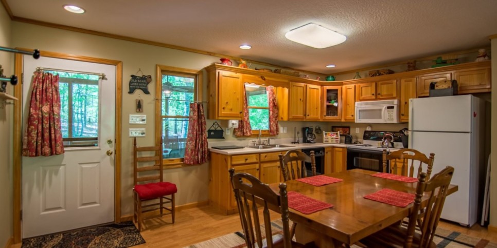 Mineral Bluff - Annie's Mountain Mist - Kitchen