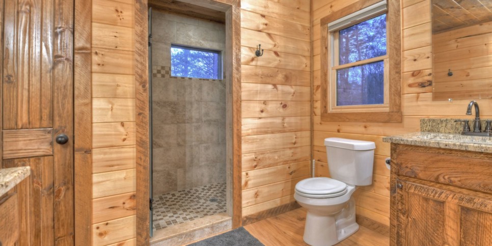 Mineral Bluff - S'mores Cabin - Bathroom
