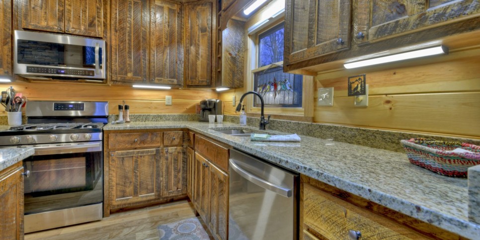 Mineral Bluff - S'mores Cabin - Kitchen