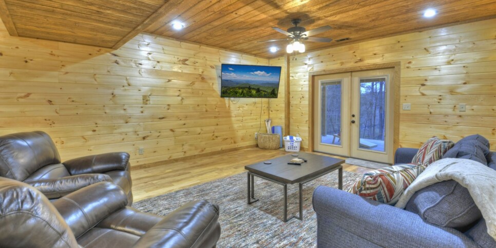 mineral-bluff-cabin-smores-cabin-rec-room-5