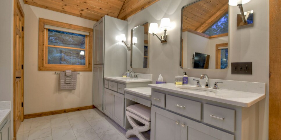 Morganton - Honey Hill - Bathroom