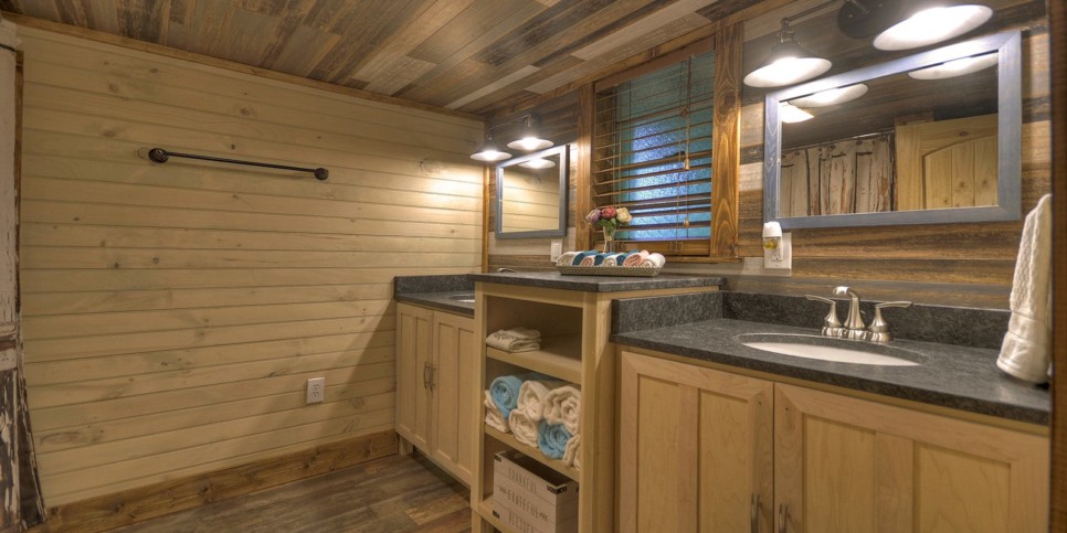 Morganton Cabin - Knotty Creek Retreat - Bathroom