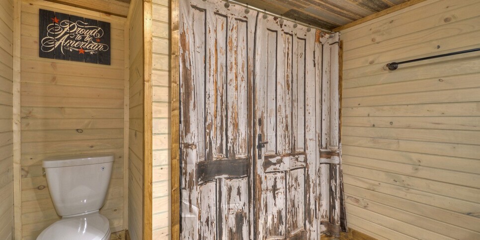 Morganton Cabin - Knotty Creek Retreat - Bathroom