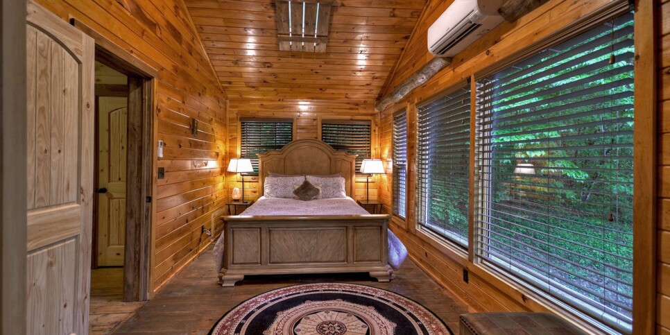 Morganton Cabin - Knotty Creek Retreat - Bedroom