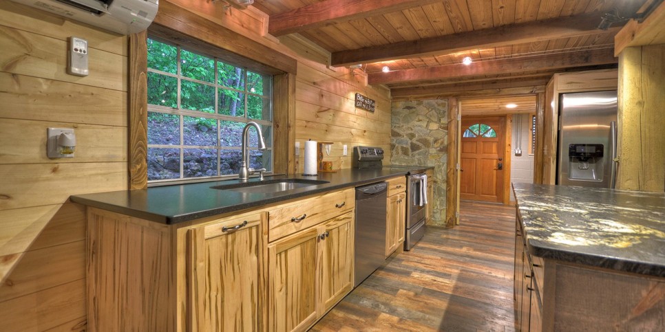 Morganton Cabin - Knotty Creek Retreat - Kitchen