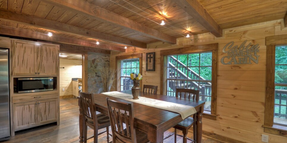 Morganton Cabin - Knotty Creek Retreat - Kitchen