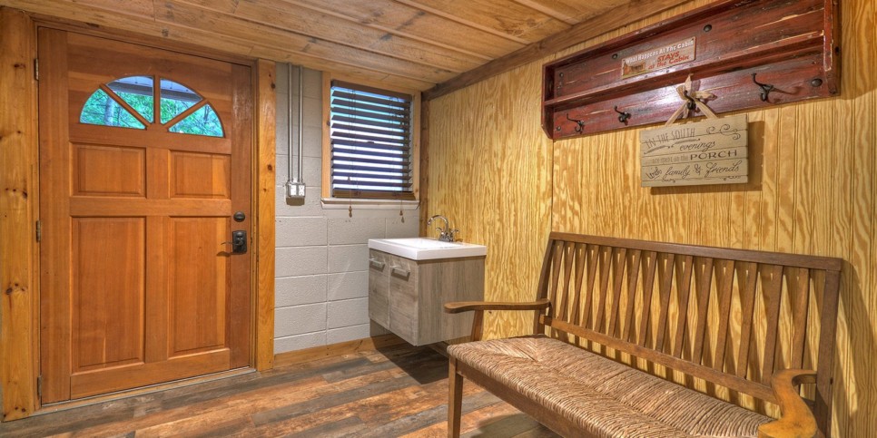Morganton Cabin - Knotty Creek Retreat - Kitchen