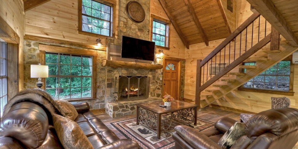 Morganton Cabin - Knotty Creek Retreat - Living Room