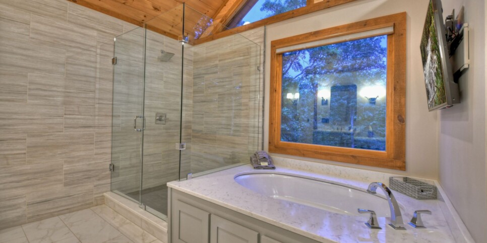 Morganton Cabin - Honey Hill - bathroom