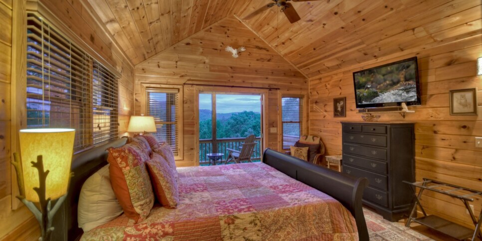 Blue Ridge Cabin - Pursuit of Happiness - Bedroom