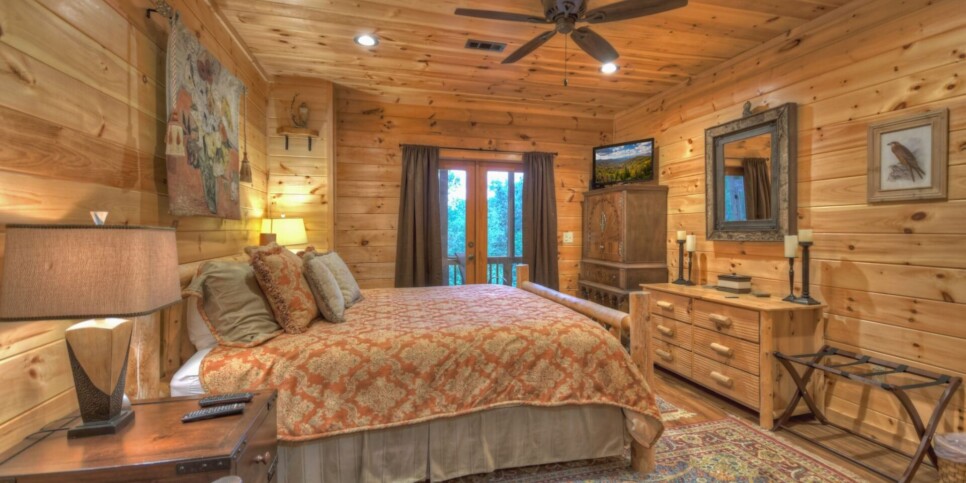 Blue Ridge Cabin - Pursuit of Happiness - Bedroom