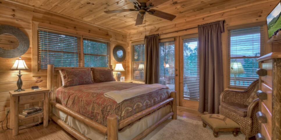 Blue Ridge Cabin - Pursuit of Happiness - Bedroom