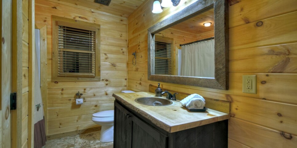 view-topia-blue-ridge-bathroom-2