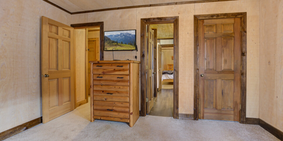Big Canoe Reel Bliss Cabin Bedroom