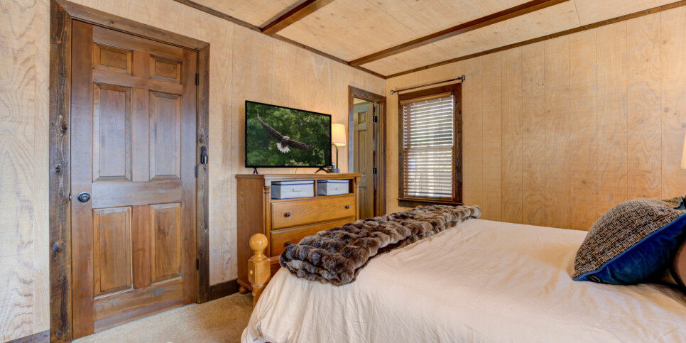 Big Canoe Reel Bliss Cabin Bedroom