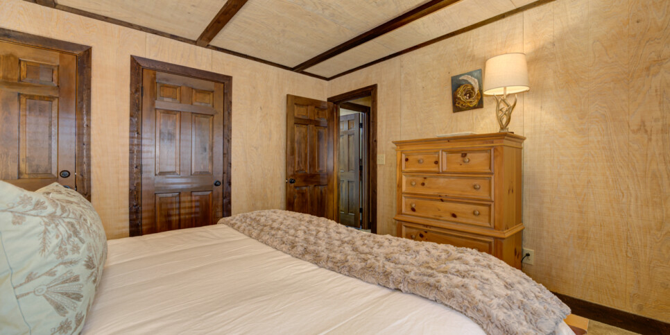 Big Canoe Reel Bliss Cabin Bedroom