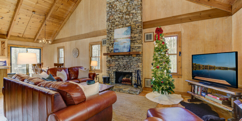 Big Canoe Reel Bliss Cabin Living Room