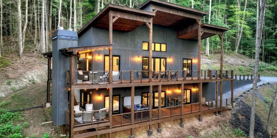 Blue Ridge River Bend Exterior