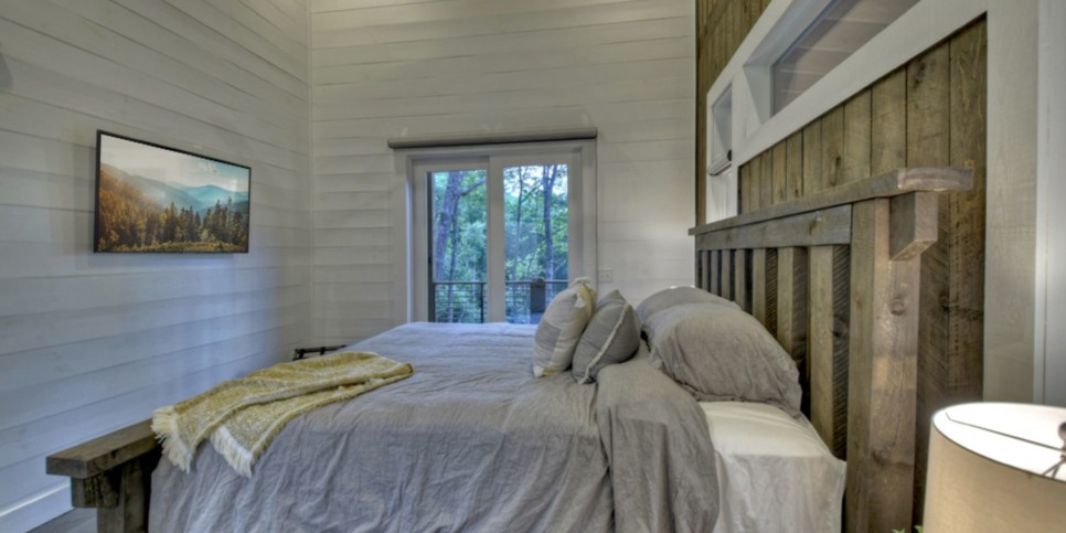 georgia-river-bend-cabin-bedroom-50