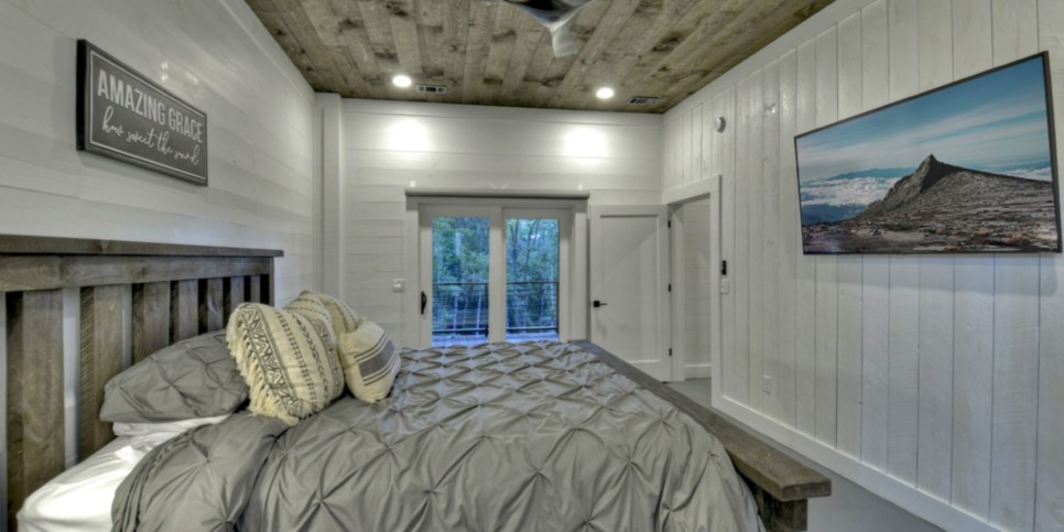 georgia-river-bend-cabin-bedroom-52