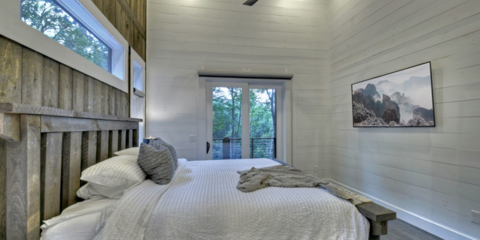 georgia-river-bend-cabin-living-51