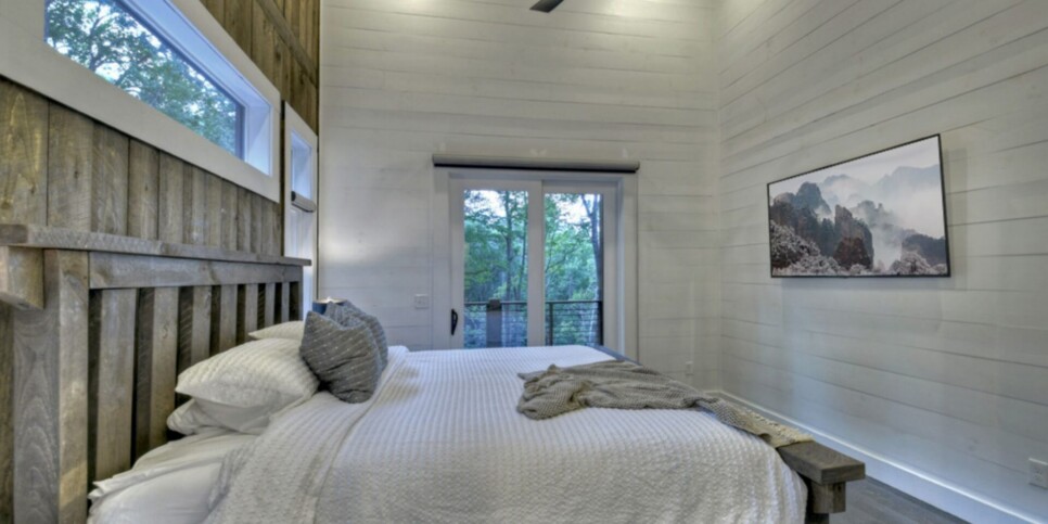 georgia-river-bend-cabin-living-51
