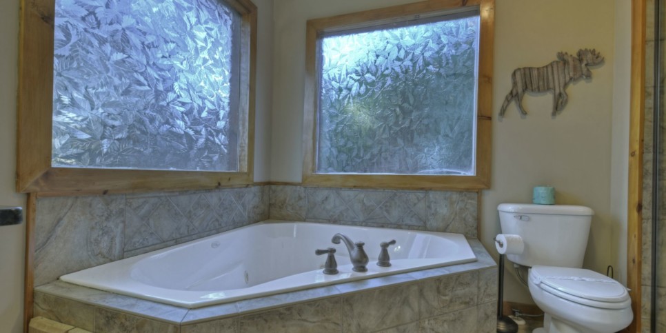 Blue Ridge - Bar 5 Cabin - Bathroom