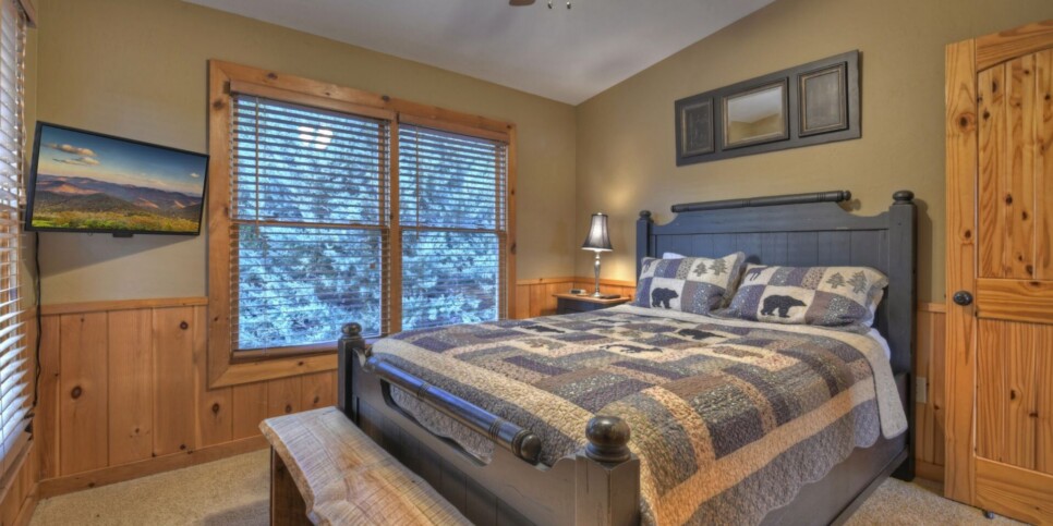Blue Ridge - Bar 5 Cabin - Bedroom