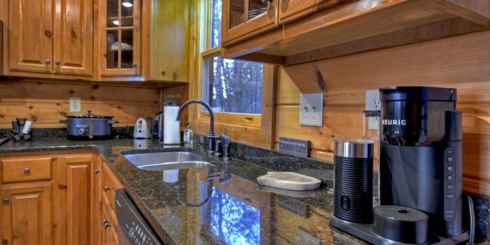 Blue Ridge - Bar 5 Cabin - Kitchen