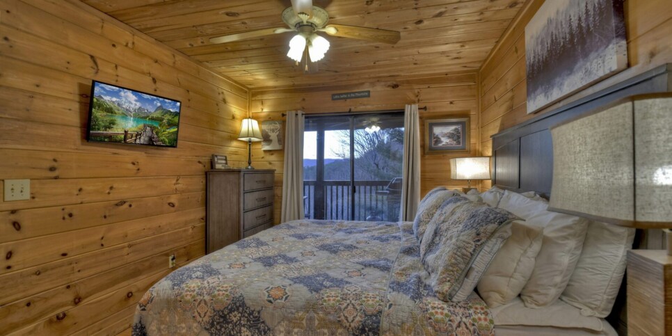 Blue Ridge Cabin - Talking Leaves - Bedroom