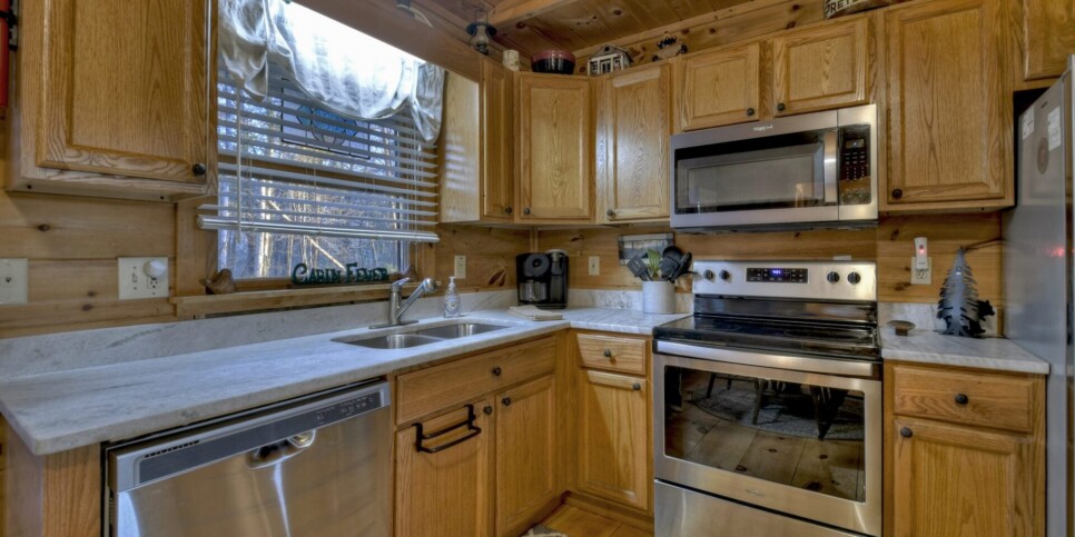 Blue Ridge Cabin - Talking Leaves - Kitchen