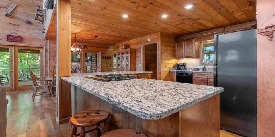 Morganton Cabin - Bear Necessities - Kitchen