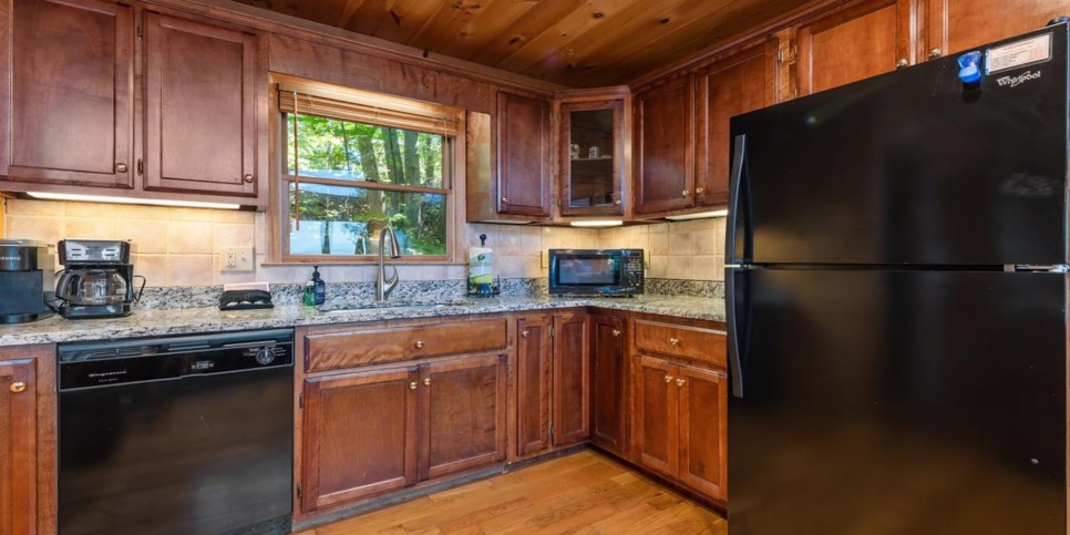 Morganton Cabin - Bear Necessities - Kitchen