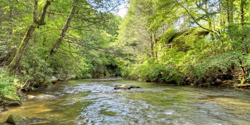 blue-ridge-cabins-the-waters-edge-exterior