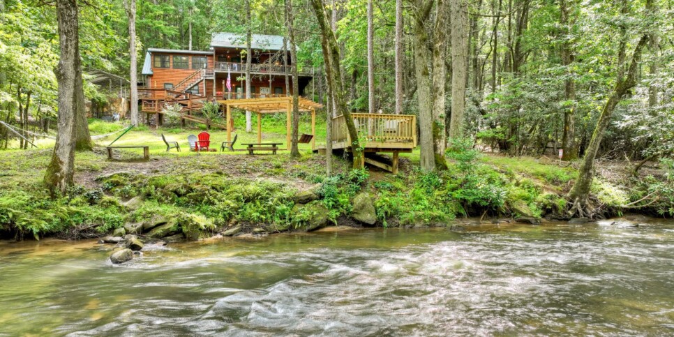 blue-ridge-cabins-the-waters-edge-exterior