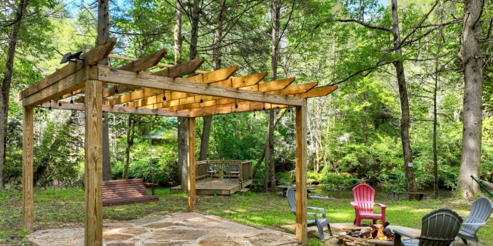 blue-ridge-cabins-the-waters-edge-exterior