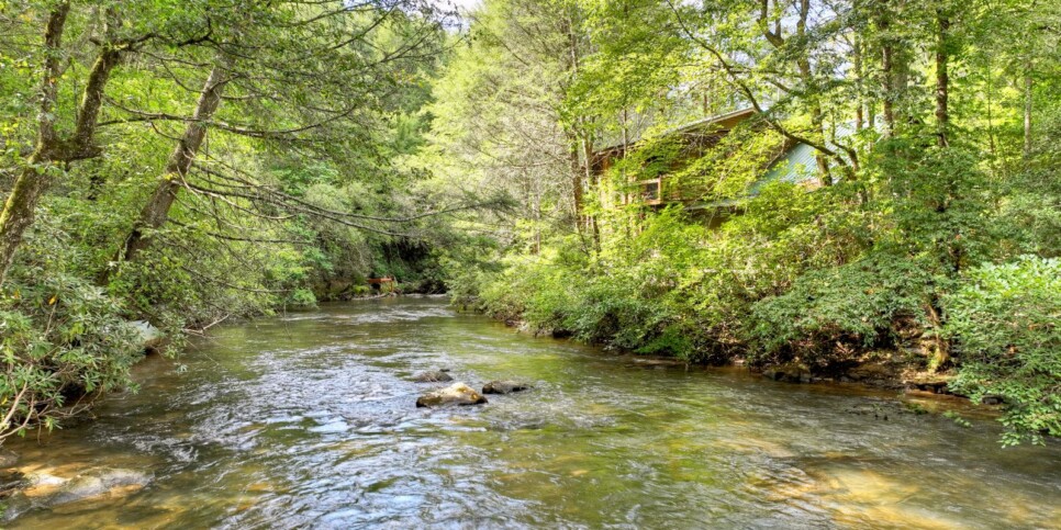 blue-ridge-cabins-the-waters-edge-exterior